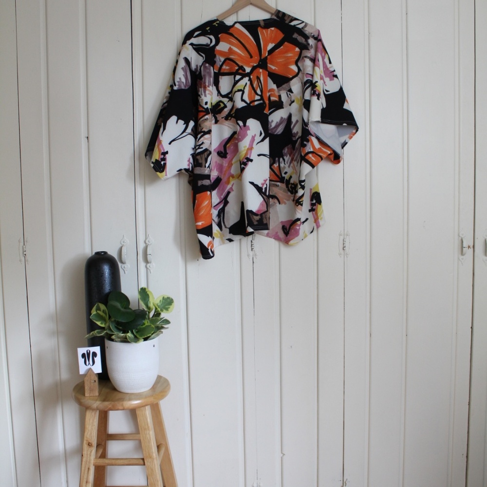 Raygun Print Shawl - Picture 4 of 5